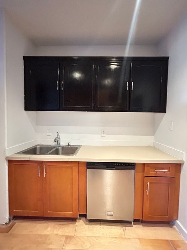 Building Photo - 10210 Newville Ave