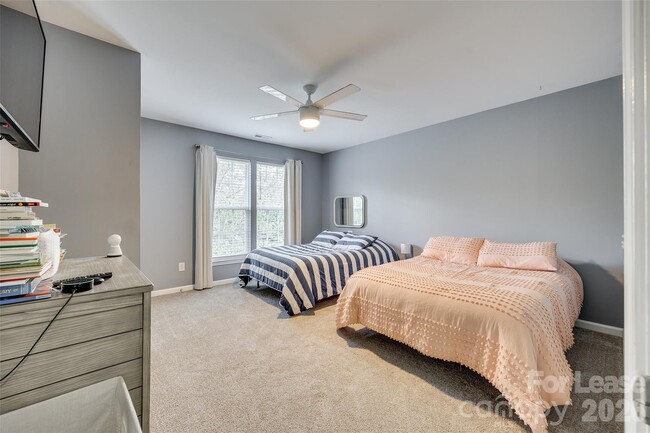 Building Photo - 928 Kite Dr