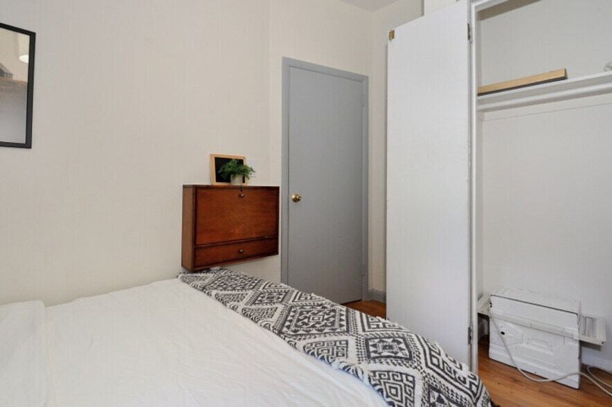 Building Photo - 356 W 37th St