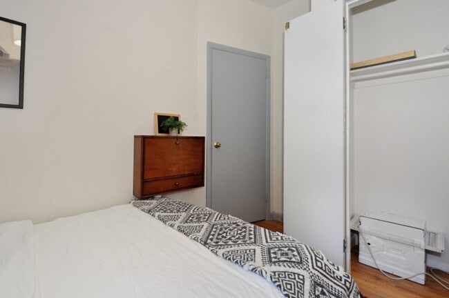 Building Photo - 356 W 37th St