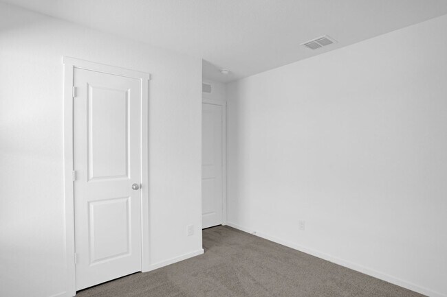Building Photo - 1025 MacNab Dr