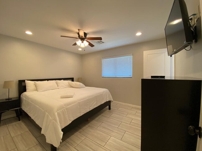 Building Photo - 33 N Hobson