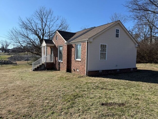 Building Photo - Three Bedroom Brick Home in Buena Vista - Pets Allowed