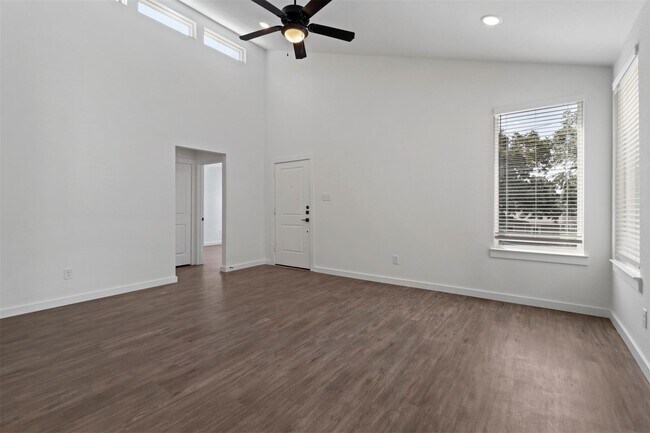 Building Photo - 719 Maple Row