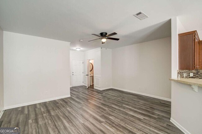 Building Photo - 544 Oakside Pl