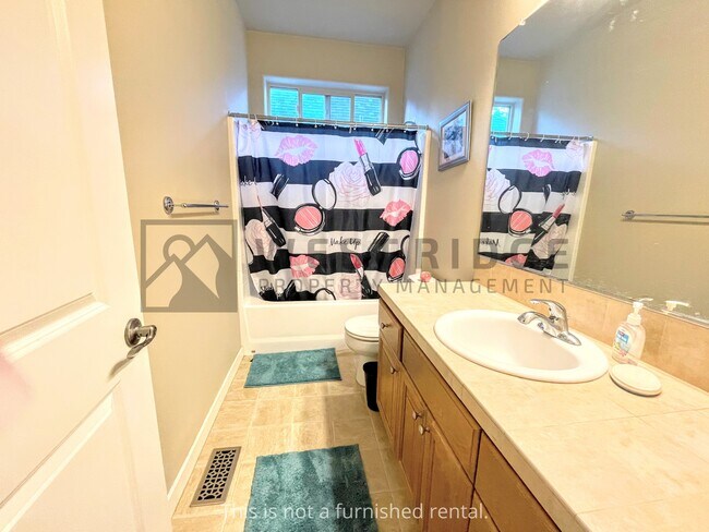 Building Photo - 14037 SW Walnut Creek Way