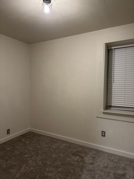 Room 2 - 2011 Oregon Ave