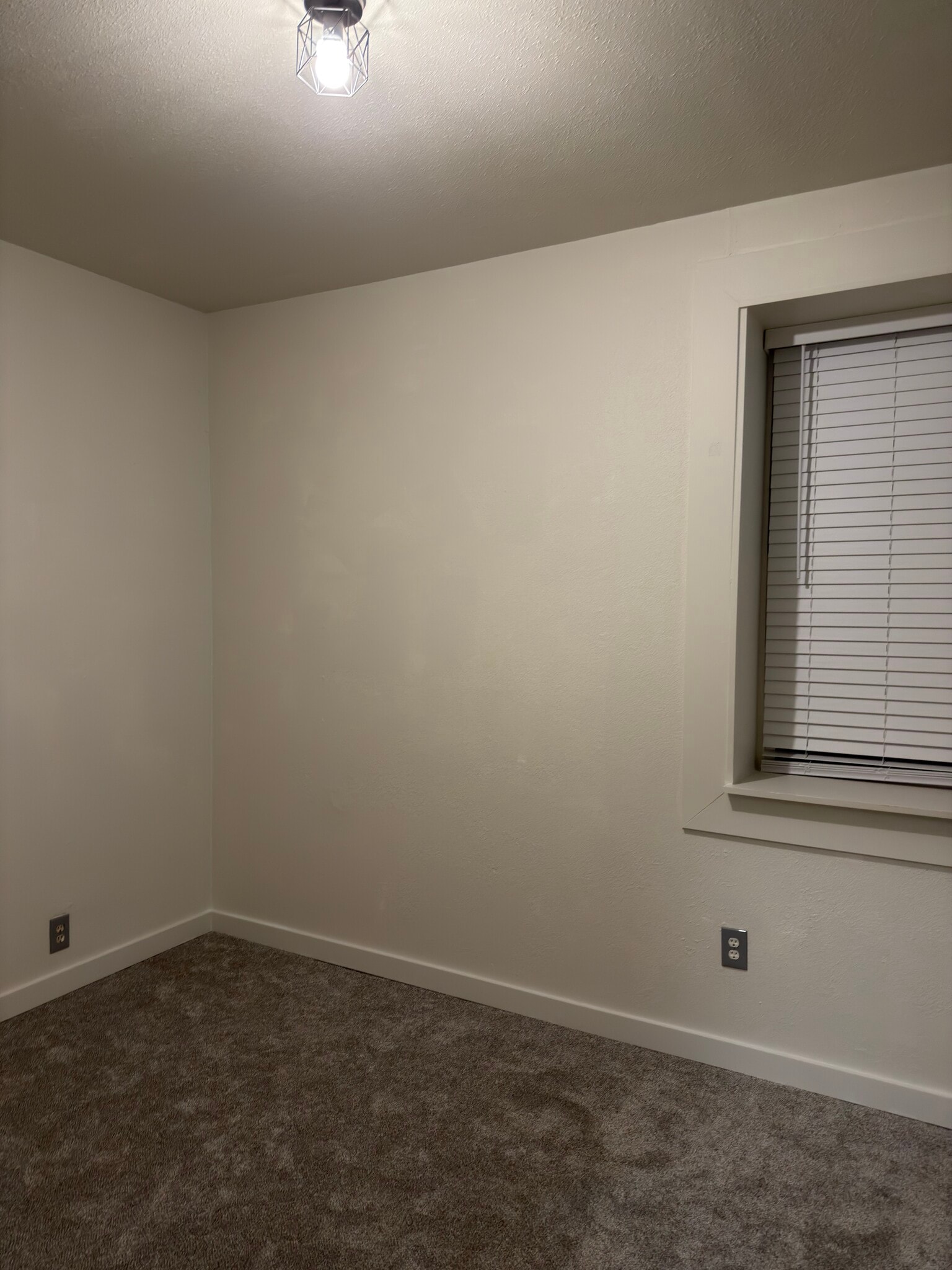 Room 2 - 2011 Oregon Ave