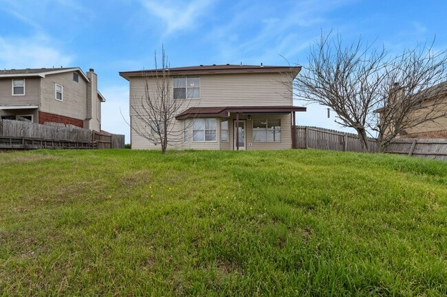 Building Photo - Spacious 2-Story with Loft, Fireplace & Covered Patio