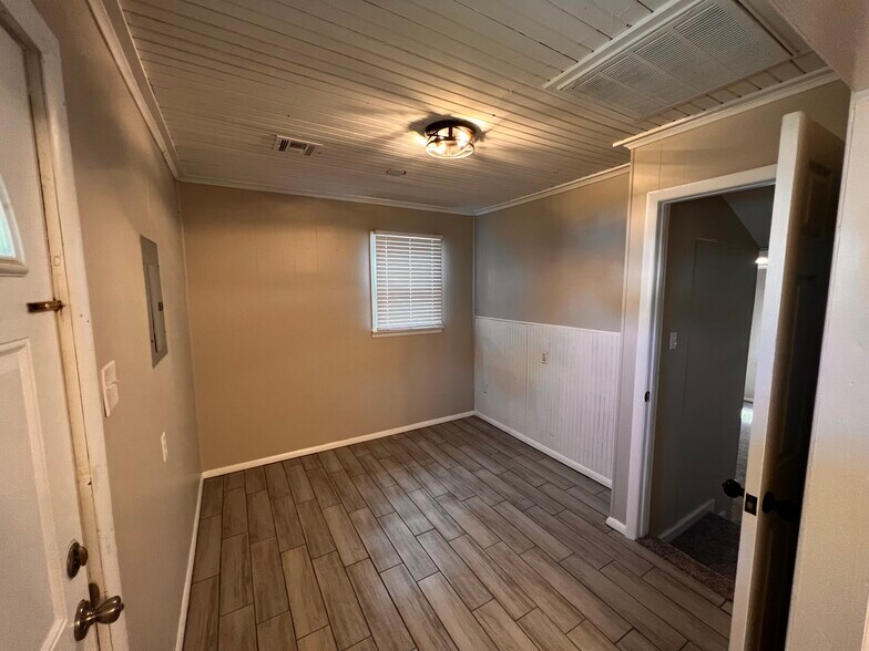 Building Photo - 1321 N 2nd Ave