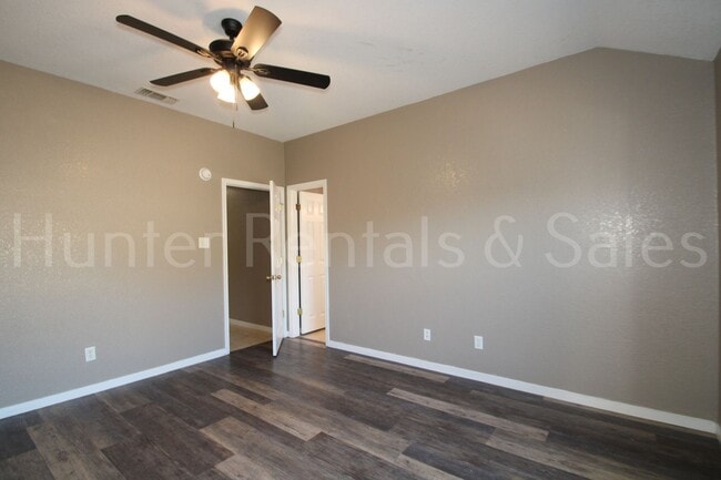 Building Photo - Quiet Area with No Backyard Neighbors