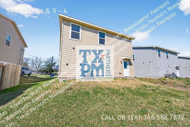 Building Photo - 940 21st St