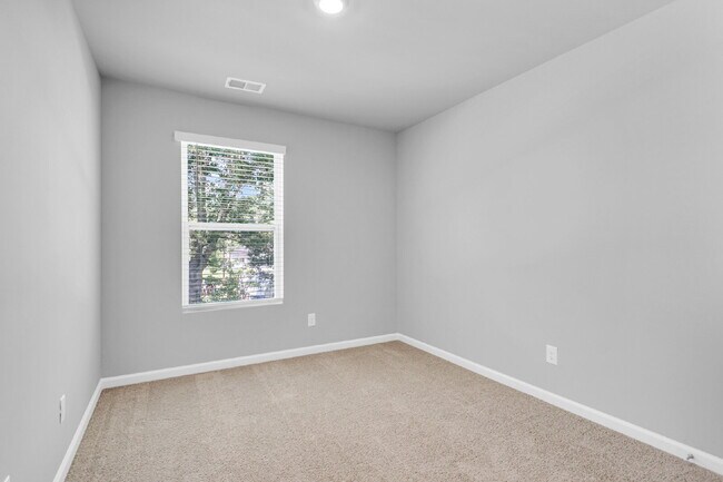 Building Photo - Beautiful Townhome at the Pines of New Hampstead