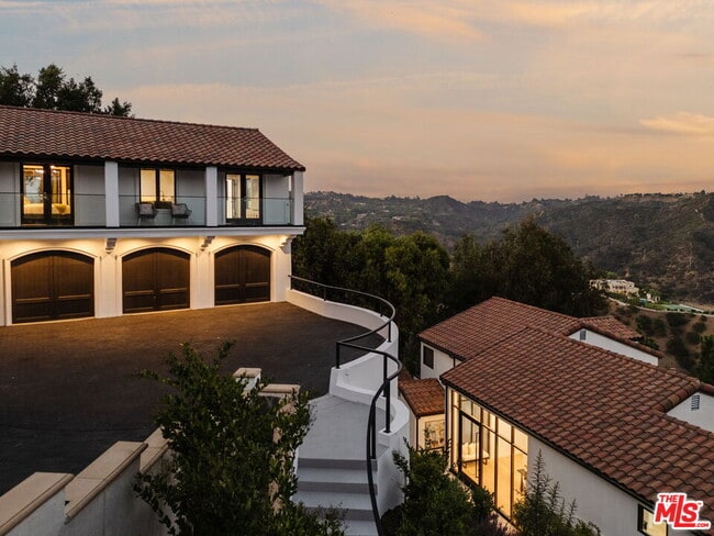 Building Photo - 1666 Summitridge Dr
