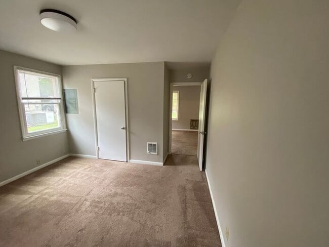 Building Photo - Cute 1 Bedroom in East Nashville!