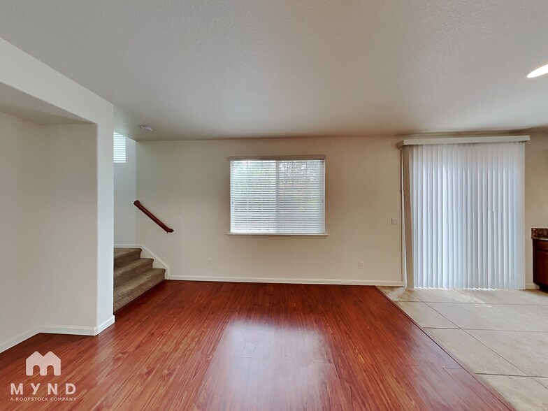 Building Photo - 1088 Crown View Dr