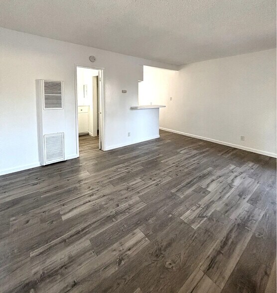 Building Photo - 6512 Pickering Ave