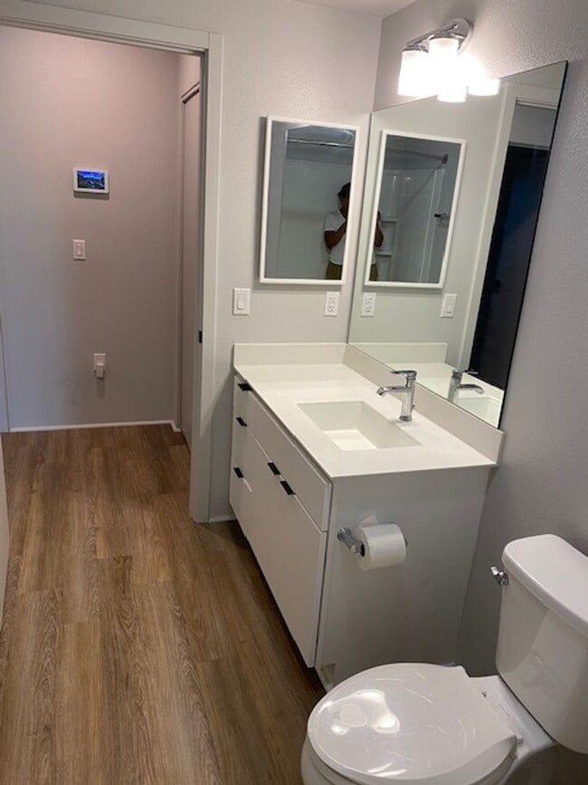 Building Photo - 1-Bdrm/1-Bath Ground Level End-unit w/ 2-Assigned Tandem Parking