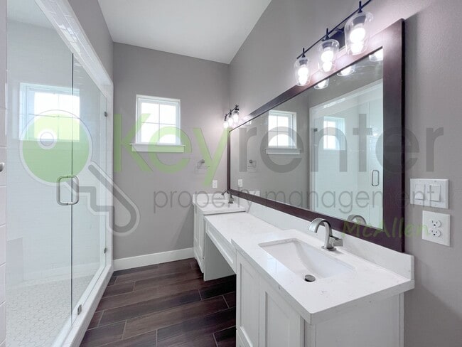 Building Photo - Gorgeous 4 bed/4 bath home, now available ...