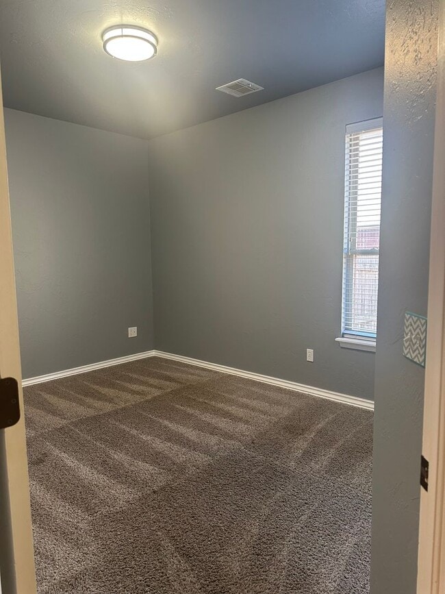 Building Photo - Home in Gated Community also In Deer Creek Schools