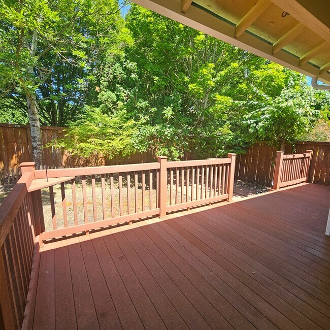 Building Photo - Move-In Ready Silverdale Home Close to Everything