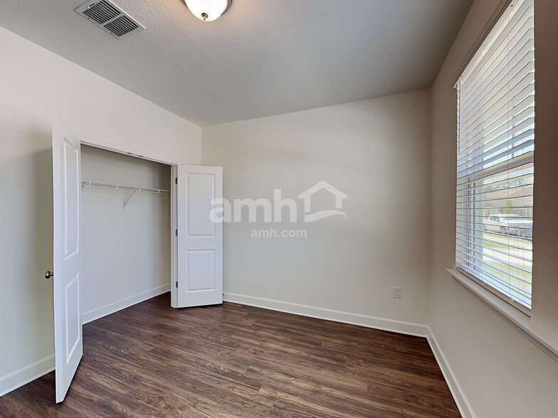 Building Photo - 5915 Hampton Creek Rd