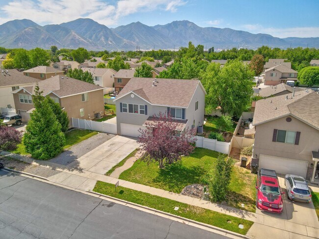 Building Photo - 1153 W 400 S