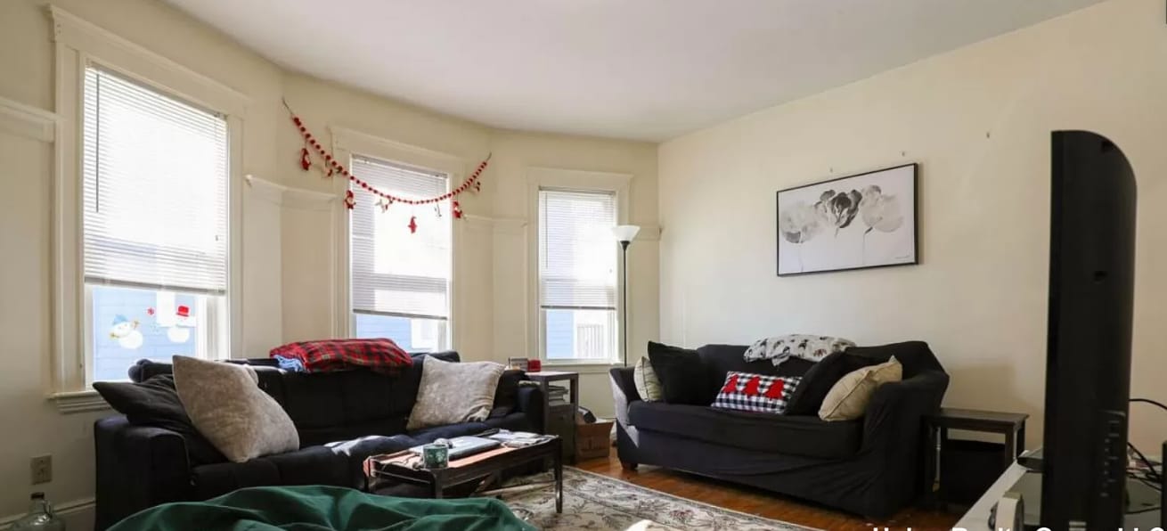 Building Photo - 44 Easton St