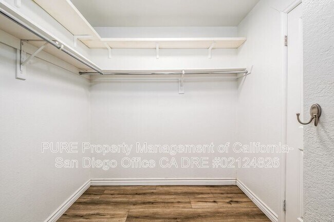 Building Photo - 321 Rancho Dr