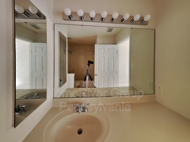 Building Photo - 145 Tanglewood Dr