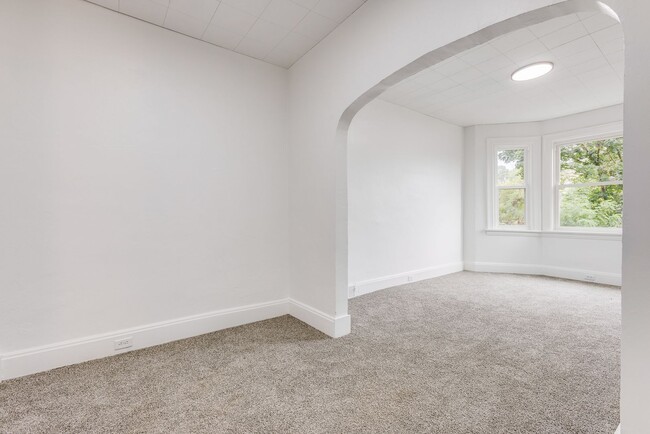 Building Photo - AVAILABLE NOW - Fully Renovated Mount Wash...