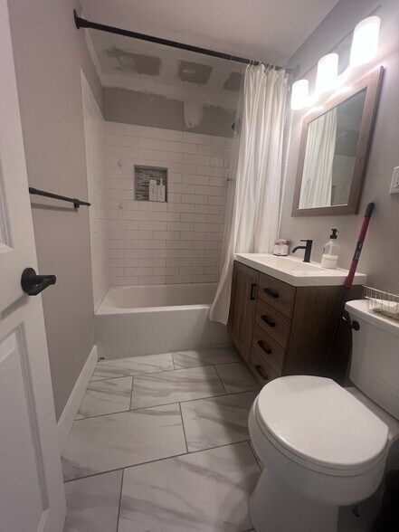 Bath - 59 College Dr