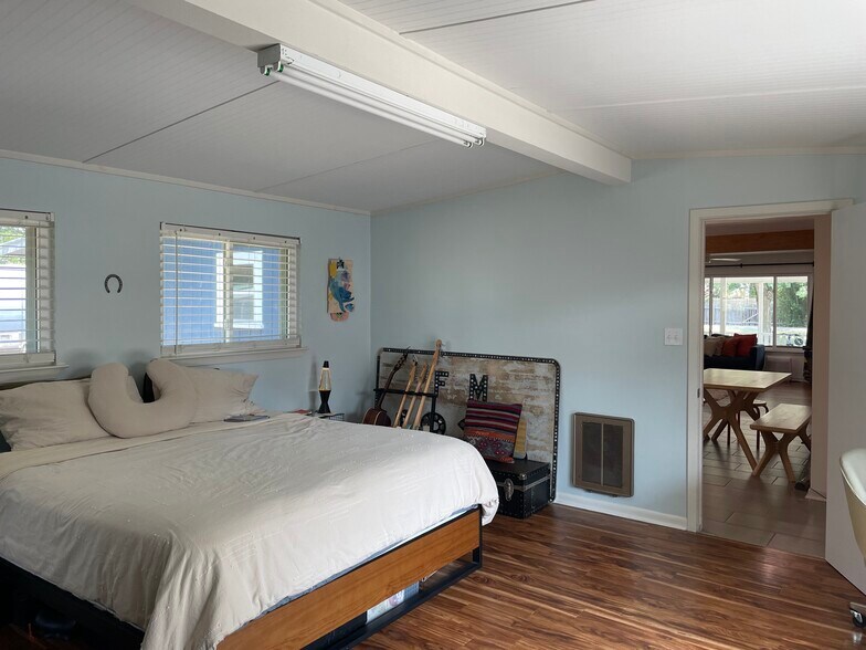 Building Photo - 407 East St