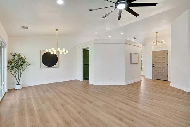 Building Photo - 2775 Chianti Ave