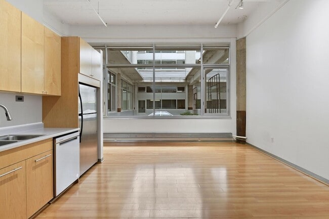 Building Photo - 700 N Washington Ave