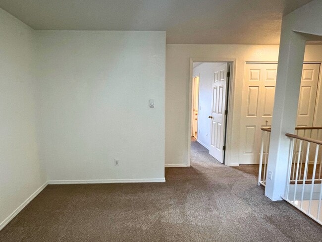Building Photo - (BRO) 2 Bedroom/2 Bathroom with a Loft