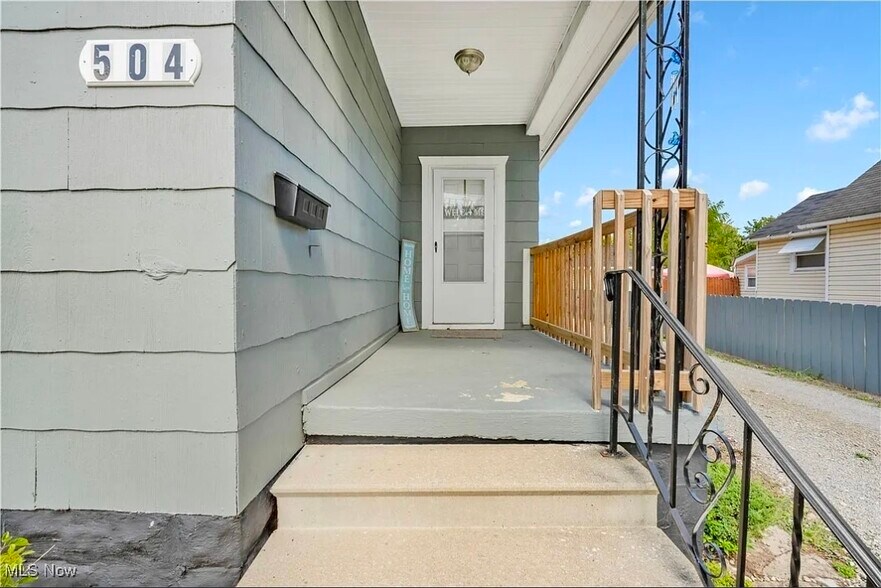 Building Photo - 504 W 21st St