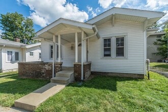 Building Photo - 402 E 10th St