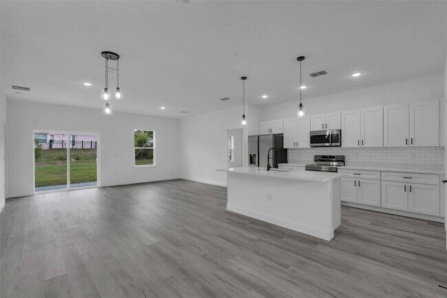 Building Photo - 2211 SW 153rd Pl Rd