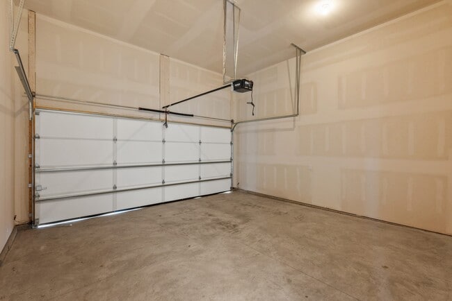 Building Photo - 1104 SW Des Moines St