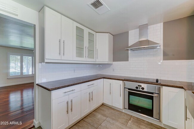Building Photo - 4019 E Turney Ave