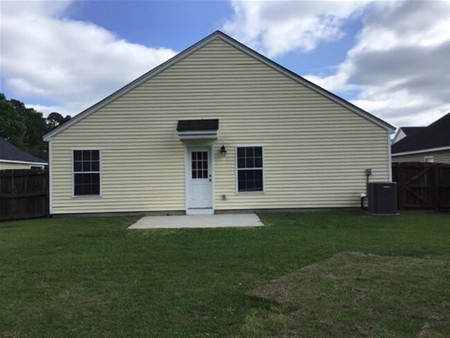 Building Photo - 307 S Magnolia St
