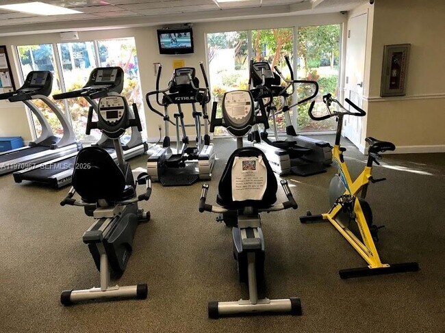 Building Photo - 151 NE 16th Ave