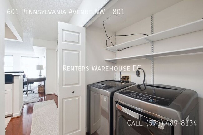 Building Photo - Stylish 8th-Floor Furnished Studio in Penn...