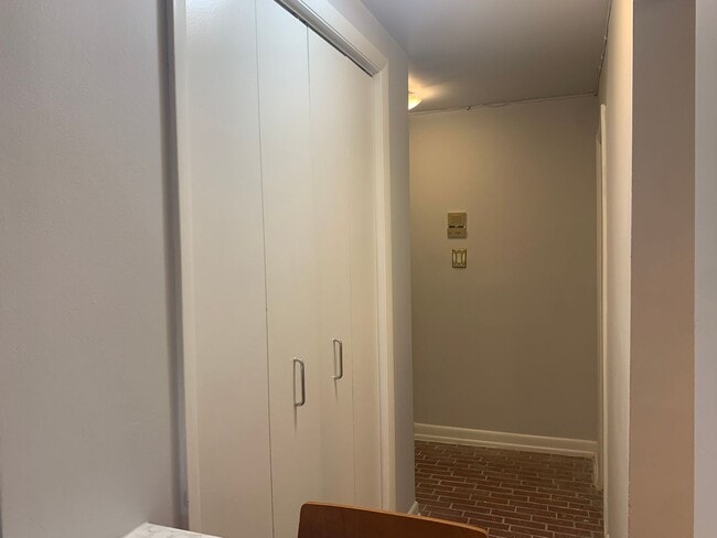Building Photo - DC Studio in "Old City"  - Furnished!! Murphy bed & small sofa.