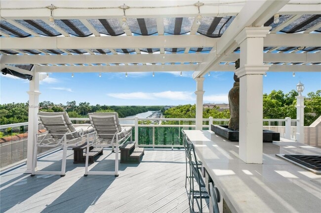 Building Photo - 6100 Paradise Point Dr