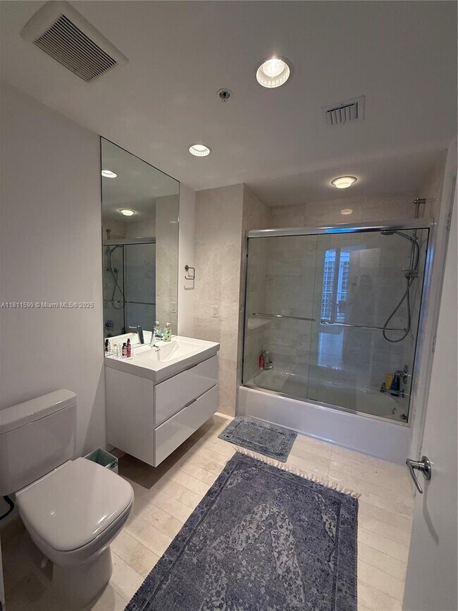 Building Photo - 17111 Biscayne Blvd