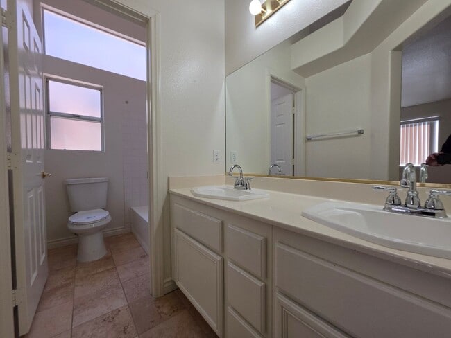 Building Photo - Beautiful Single Story Home