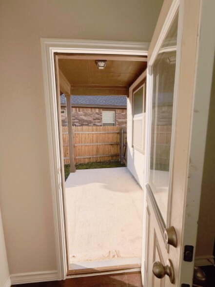 Building Photo - 7517 Saginaw Dr