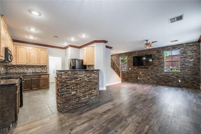 Building Photo - 25 Lone Cove Ct